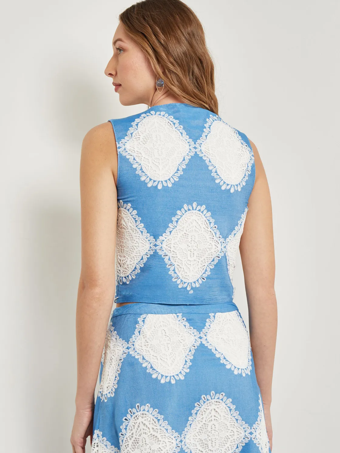 Misook Tops & Tees|Tanks|Modern Fit Lace Inset Woven Cropped Tank